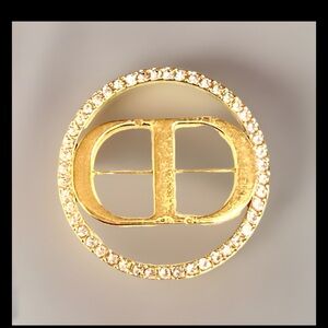Luxurious Gold and Crystal Women's Brooch